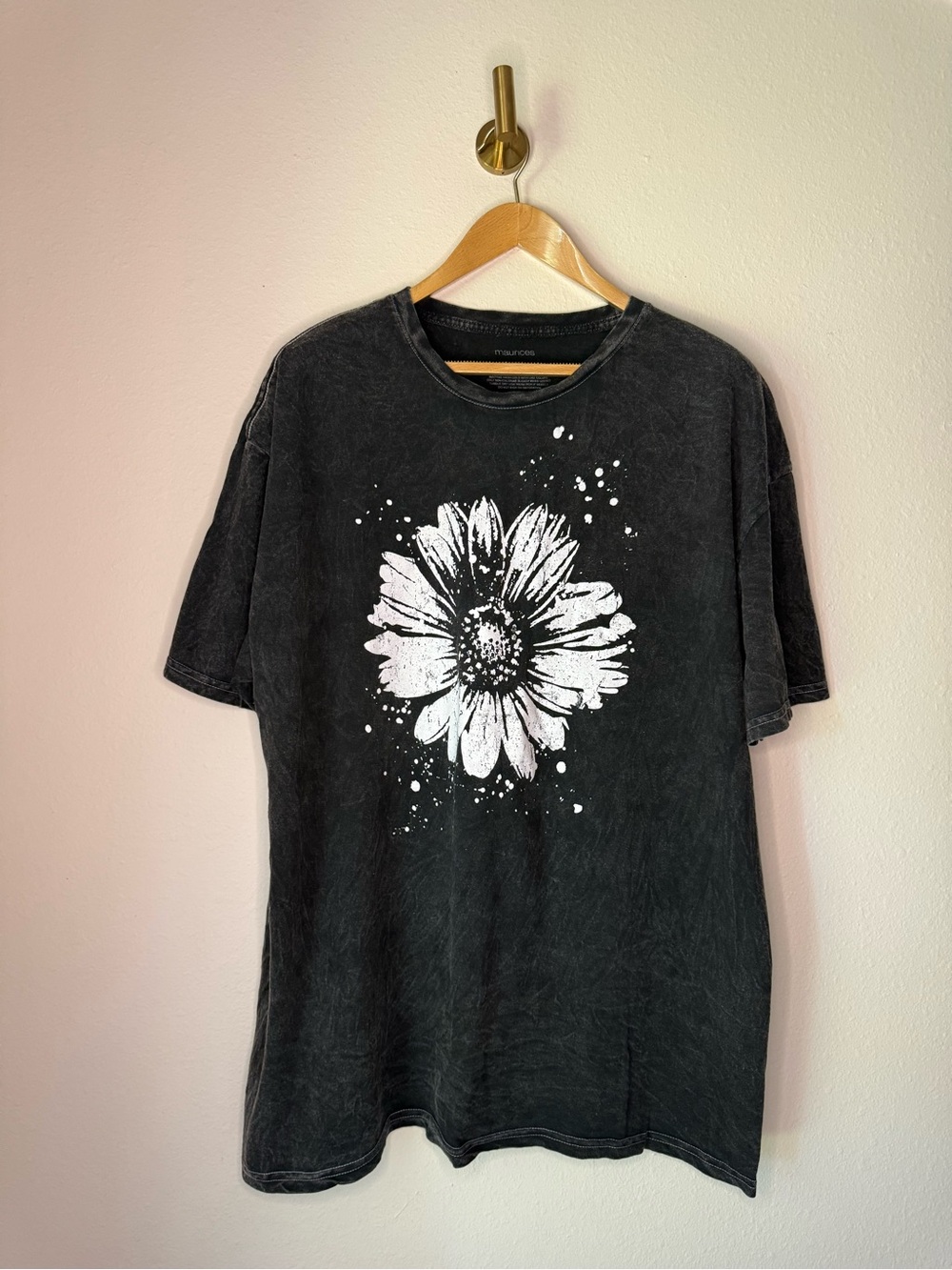Maurices size 1X Black Mineral Wash Daisy Graphic Oversized Floral T-Shirt